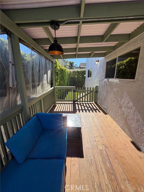 Building Photo - 559 W 39th St