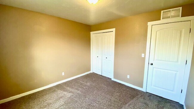 Building Photo - 3 Bed (+ bonus room) 2 Bath Home in Meridi...