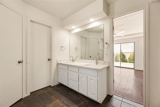 Building Photo - 9625 Cherry St