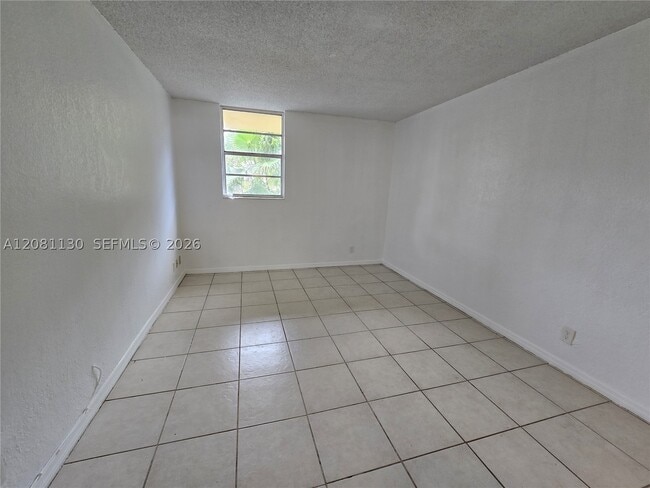 Building Photo - 4550 NW 9th St
