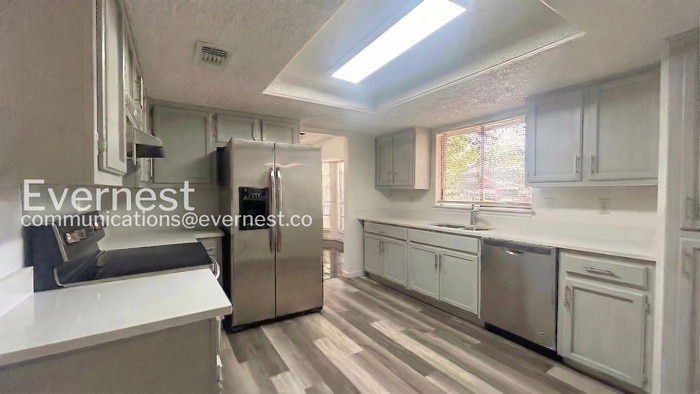 Building Photo - 8311 Shallow Creek Dr