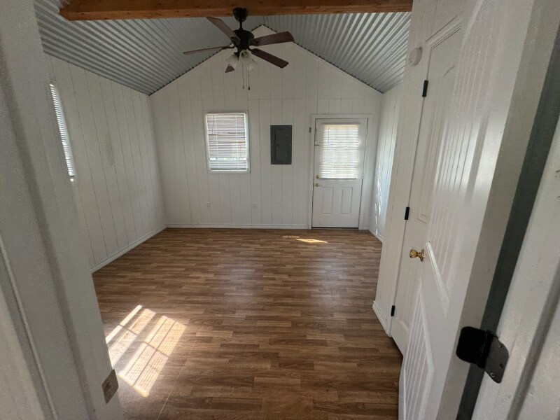 Building Photo - 930 County Rd 3390