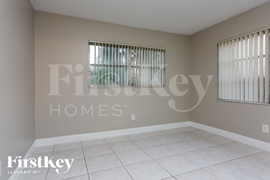 Building Photo - 3166 NW 69th Ct