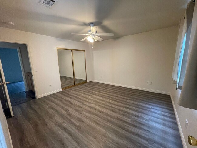 Building Photo - Charming Three Bedrooms, 2 Bathrooms Home In Apple Valley, Fully Fenced & Cross Fenced,