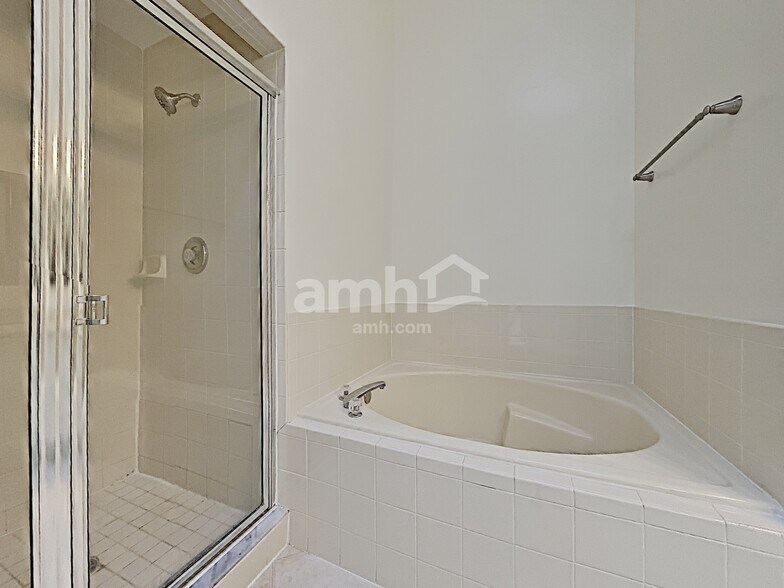 Building Photo - 16041 Bay Vista Dr