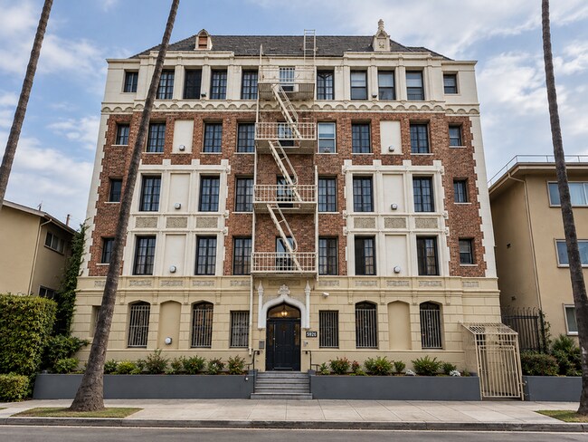 Building Photo - 326 Normandie Ave