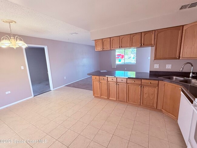 Building Photo - 135 S Suzanne Ct