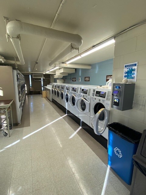 Building Photo - 3550 N Lake Shore Dr