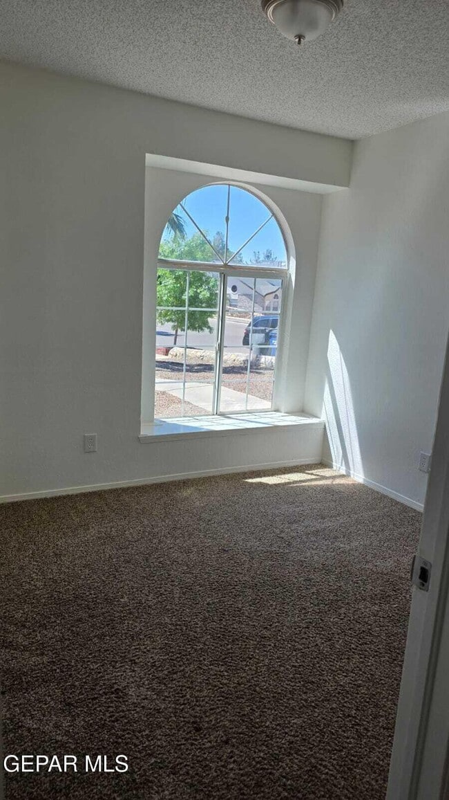 Building Photo - 1529 Plaza Verde Dr