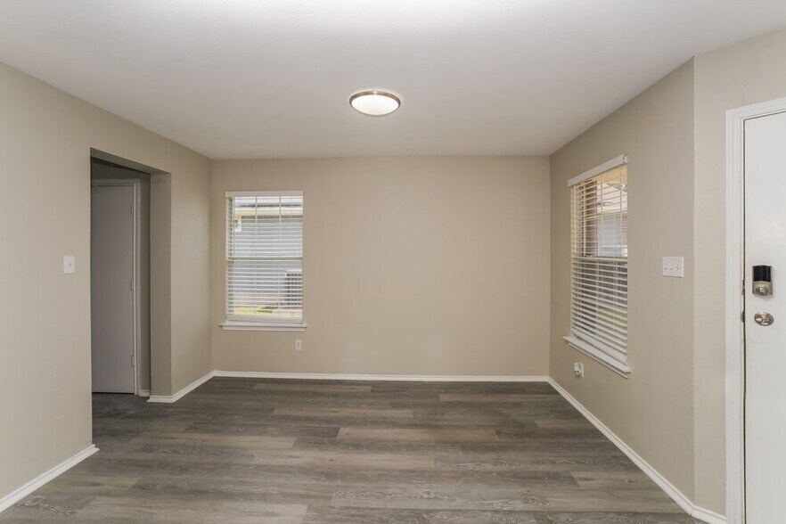 Building Photo - 411 Saul St