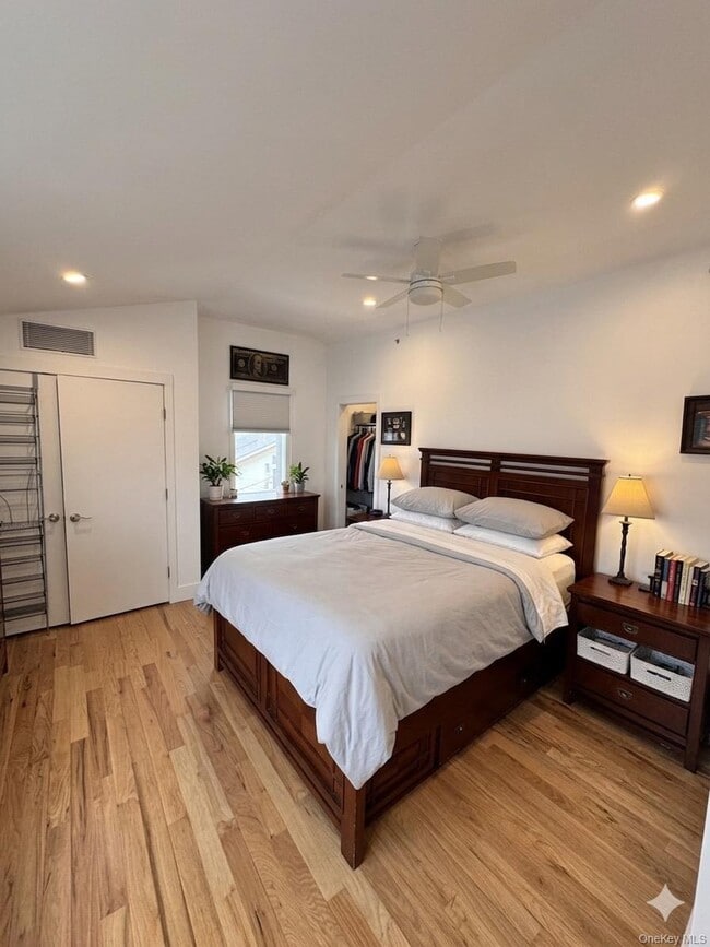 Building Photo - 16 Florida St