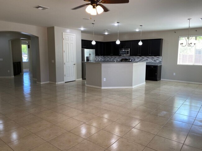 Building Photo - Spacious Tangerine Crossing - Corner Lot