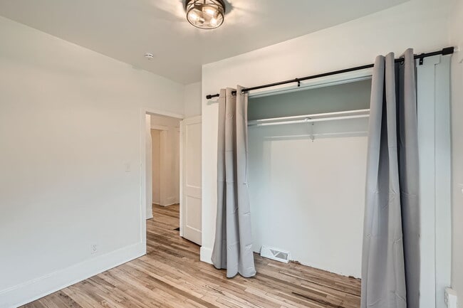 Building Photo - 960 Monroe St