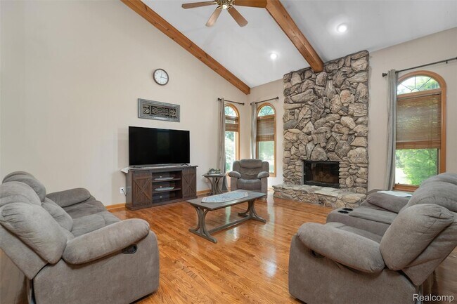 Building Photo - 47105 Liberty Bell Rd E