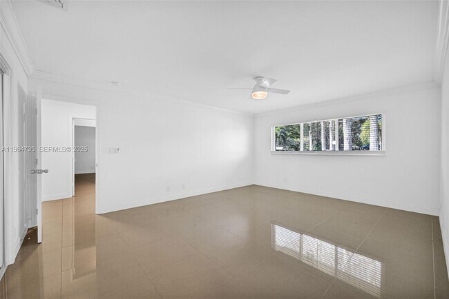 Building Photo - 820 E Cypress Ln