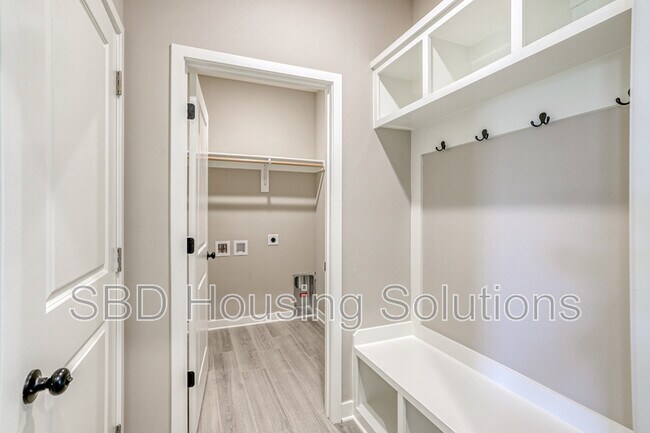 Building Photo - 27421 E Oak View Dr