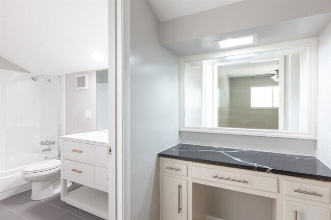 Building Photo - 3409 Grooms St