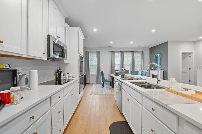 Building Photo - 709 Thomas Ln