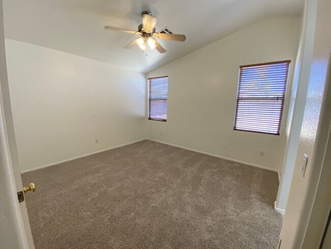 Building Photo - 3 Bed 2 Bath Corner Lot