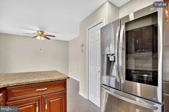 Building Photo - 7427 Salford Ct