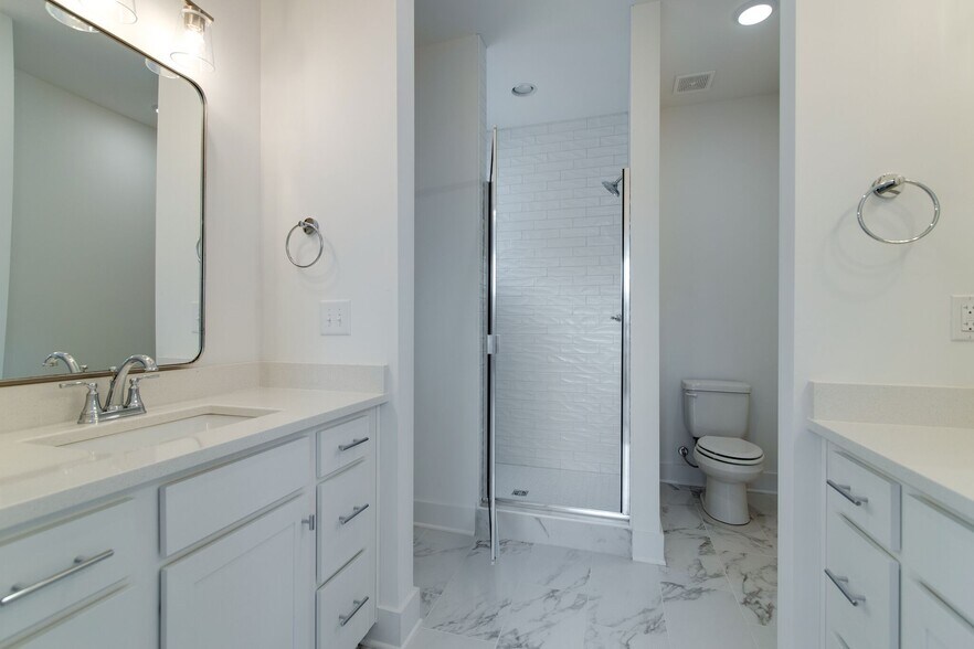 Building Photo - 226 Sounder Cir