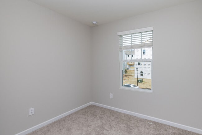 Building Photo - BEAUTIFUL 3BD/2.5BTH Townhome - MALLARD CREEK- ASK ABOUT OUR JANUARY MOVE IN SPECIAL