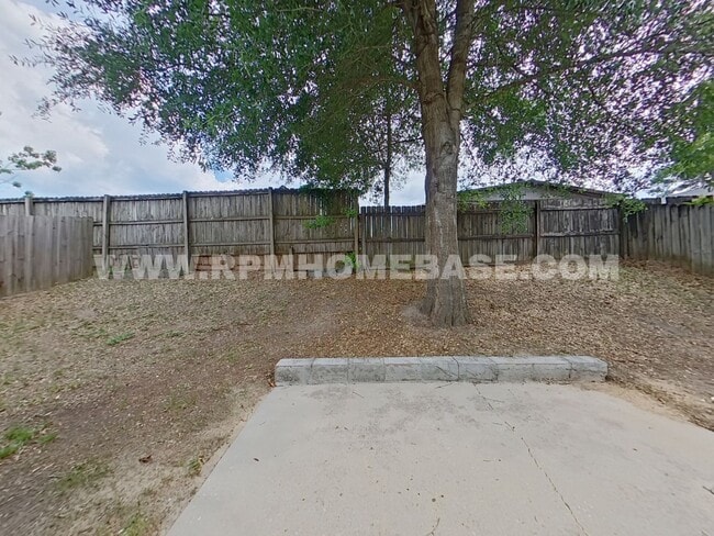 Building Photo - 338 Apple Dr
