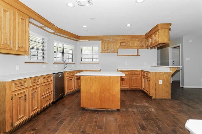 Building Photo - 28419 Champion Oaks Dr