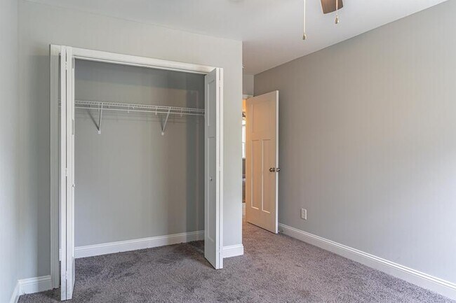 Building Photo - 1040 W Indiana Ave