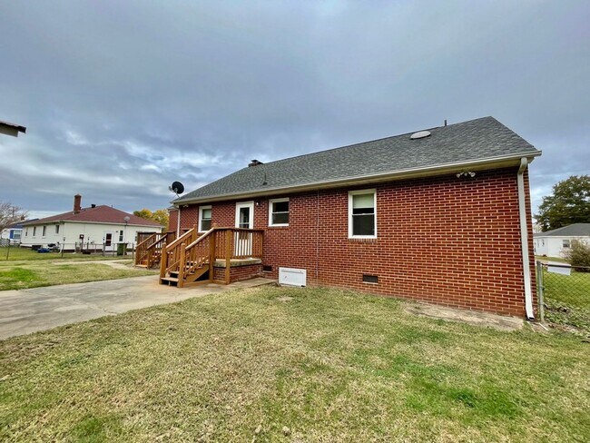 Building Photo - 1109 Smithfield Ave