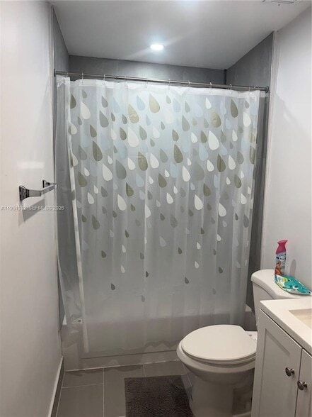 Building Photo - 5482 Lakewood Cir S