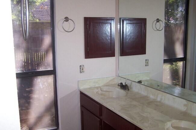 Building Photo - 6743 Poppy Dr