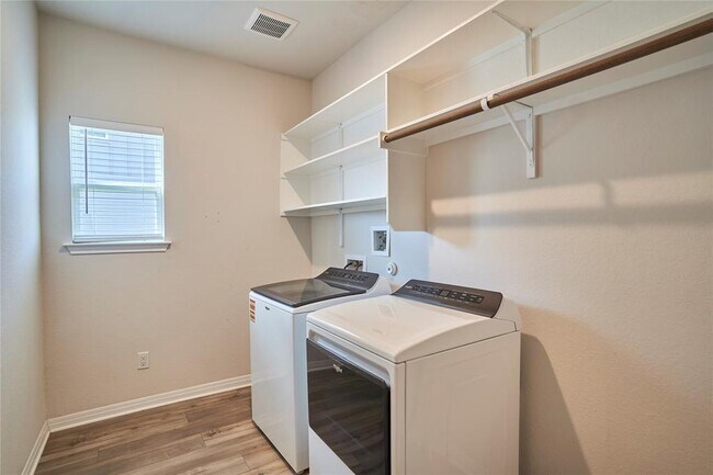 Building Photo - 3034 Mill Run Bnd