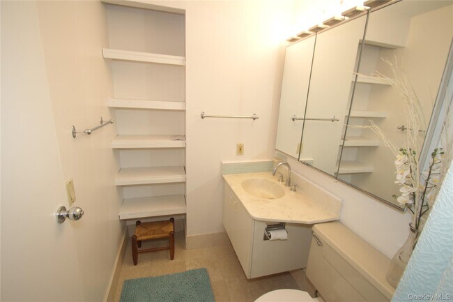 Building Photo - 14 Nosband Ave