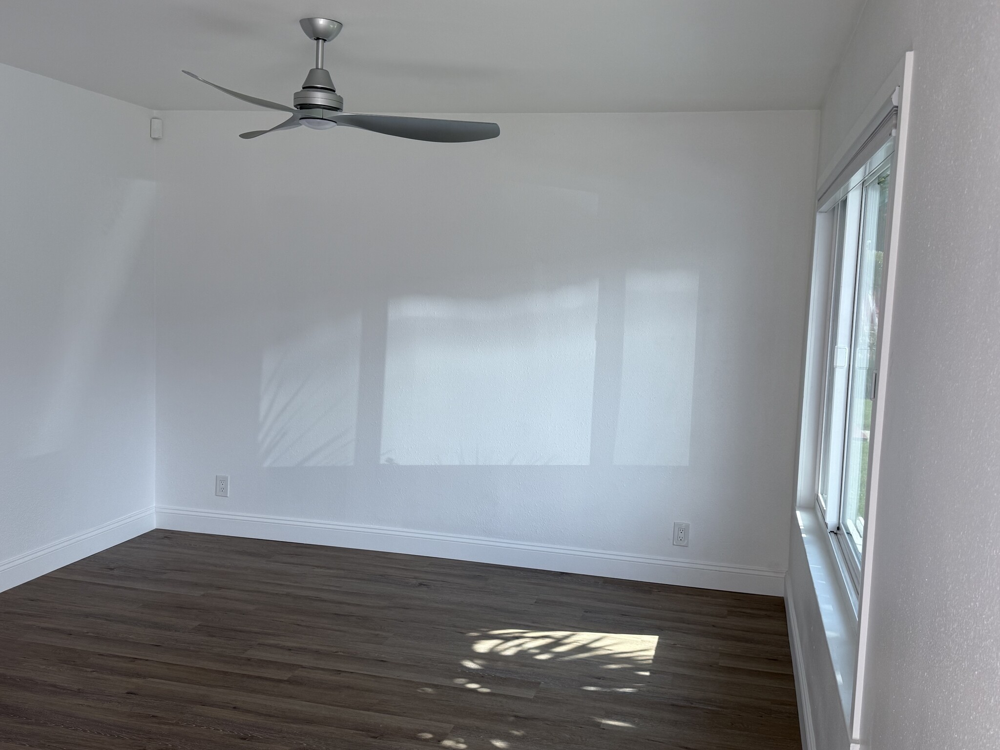 Front room - 10152 Ascot Cir