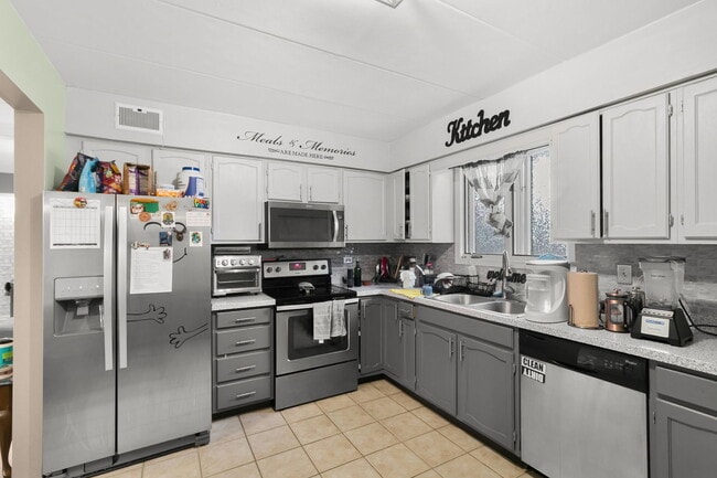 Building Photo - 11045 Theresa Cir