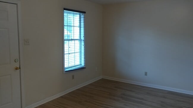 Building Photo - 489 Penny Ln