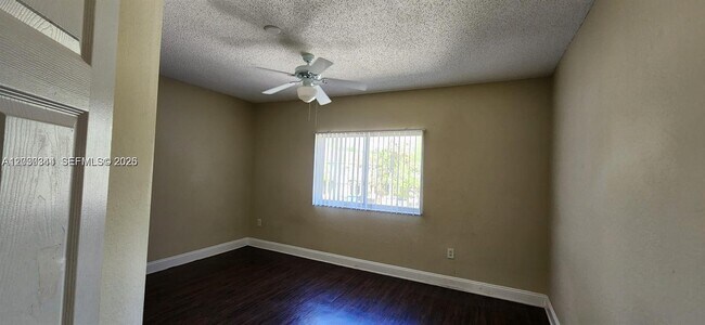 Building Photo - 280 Crestwood Cir