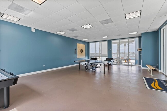 Building Photo - 2/2 in Marina Grande