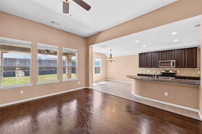 Building Photo - 417 Hackberry Dr