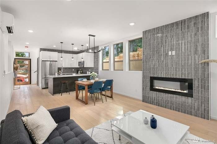 Building Photo - 3041 20th Ave W