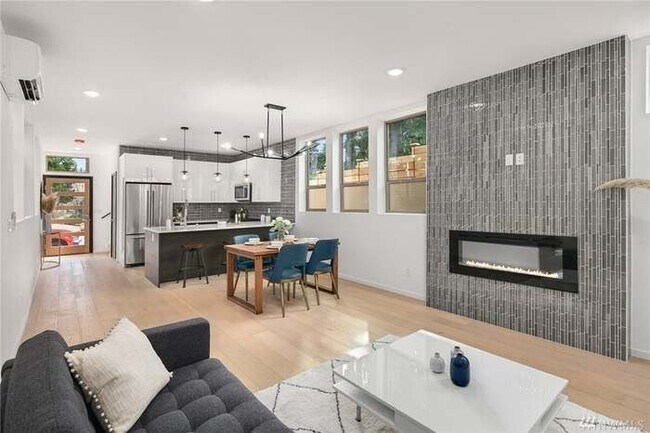 Building Photo - 3041 20th Ave W