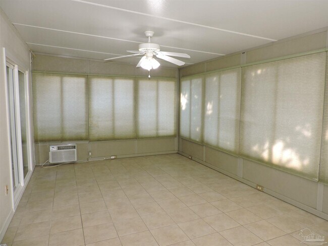 Building Photo - 1160 Sweetbriar St