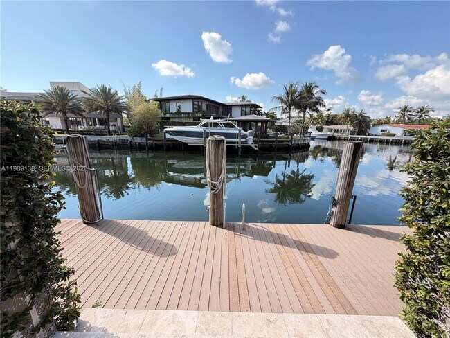 Building Photo - 3200 NE 165th St