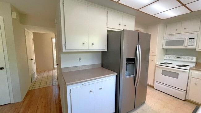 Building Photo - Walnut Creek! Highly desirable Countrywood...