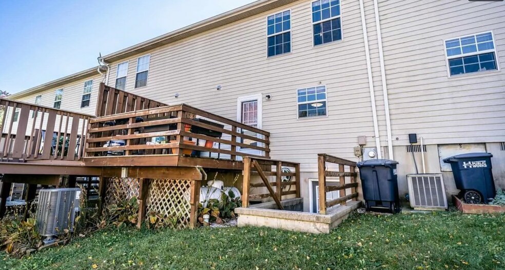 Building Photo - 689 Stonewall Dr