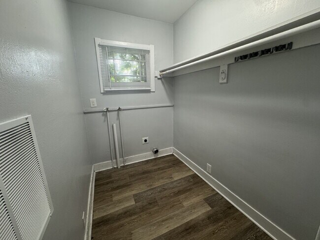 Building Photo - "Charming 3-Bed Home in Springfield with Spacious 1245 Sq Ft Layout!"