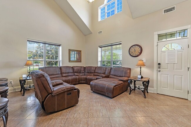 Building Photo - Incredible Home A Block off of Biloxi Beach!