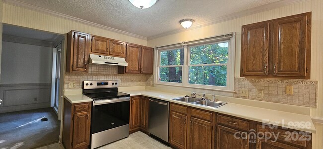 Building Photo - 4015 Brownes Ferry Rd