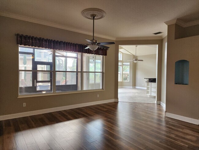 Building Photo - Hunters Creek Home with Fenced Back Yard in Guard-Gated Golf Community